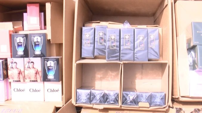 istanbulda-sahte-parfum-operasyonu-110-milyon-liralik-urun-ele-gecirildi-jKICOATg.jpg