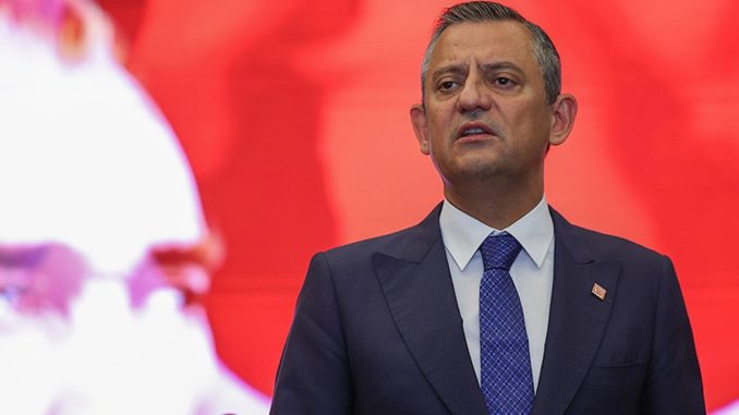 ozgur-ozelden-iktidara-sert-cikis-bize-karsi-mertce-caba-edilmiyor-ZLnlg2sg.jpg